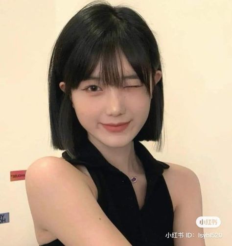 Tóc ngắn mái thưa 