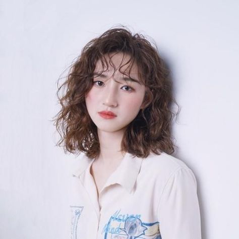 Tóc ngắn xoăn xù