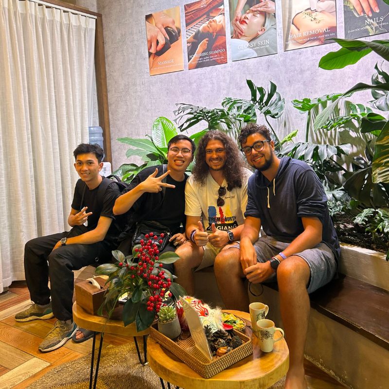 khách nước ngoài tại spa 