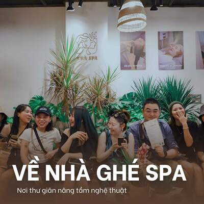 6 người đang cười tại Nhà Spa 75 Hàng Mã