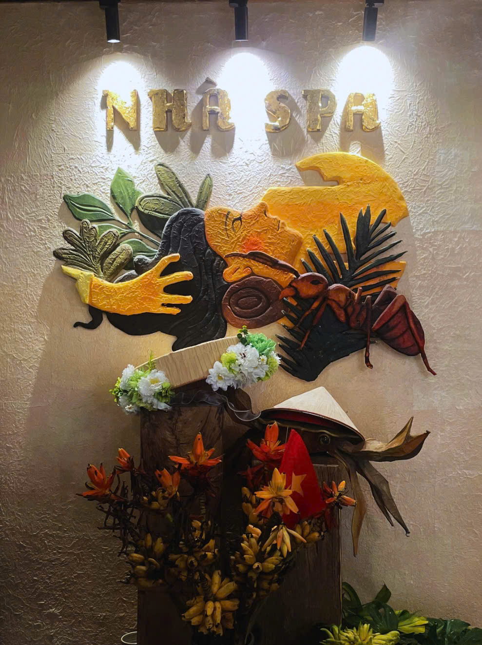 Bạn mệt mỏi vì khói bụi và lo lắng về nạn "hét giá" khi du lịch? Khám phá Nhà Spa – nơi sự tử tế và minh bạch về giá cả mang lại cho bạn sự thư giãn tuyệt đối.