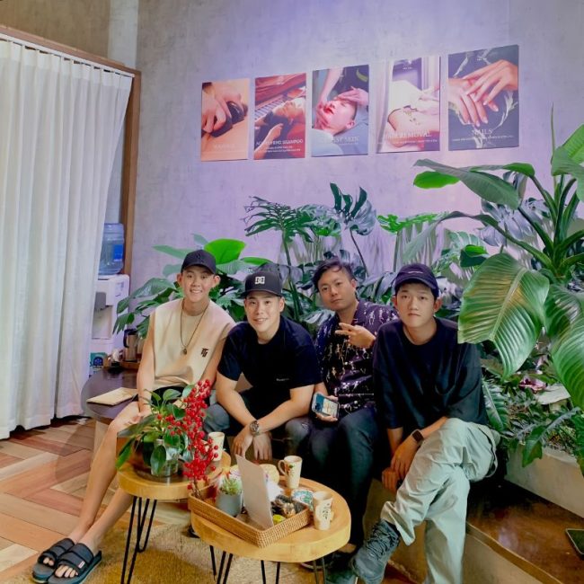Khách hàng đến Nhà Spa